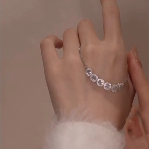 💖 5 items for $25 Sale! 💖 Silver Plated Crystal Bracelet - Picture 4 of 4